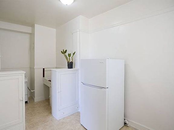 5th image of 837 Geary St APT 404