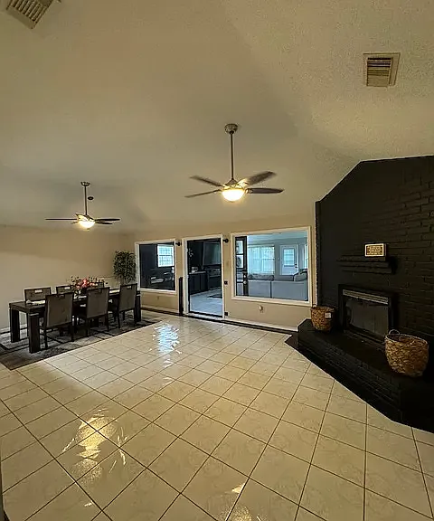 1219 Lynn Ln — Photo 8