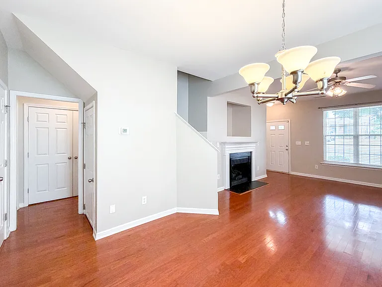 521 Woodson Dr — Photo 7