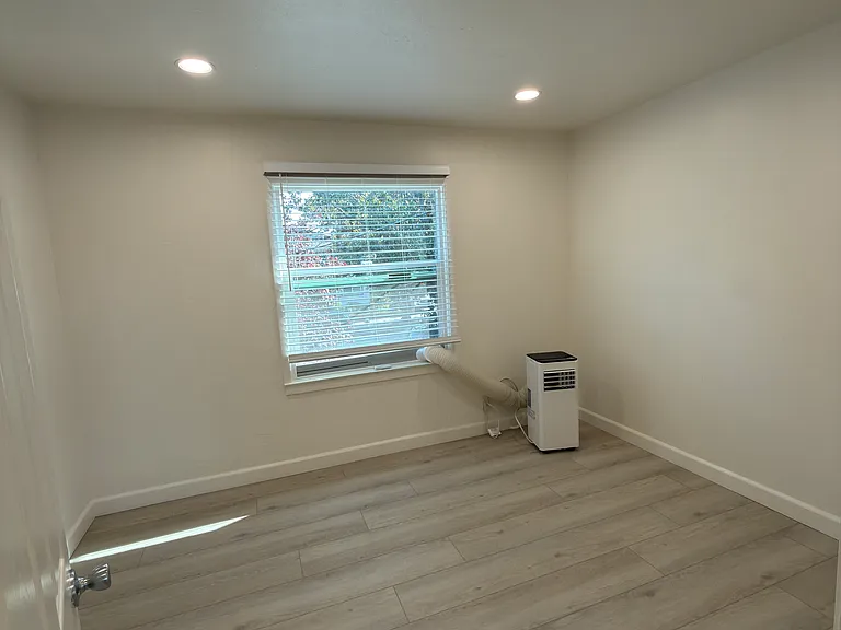 675 Johanna Ave #3 — Photo 4