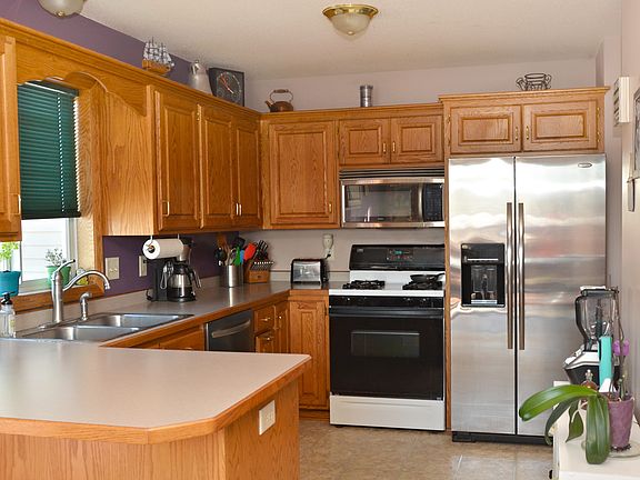 3rd image of 38465 Coventry Dr