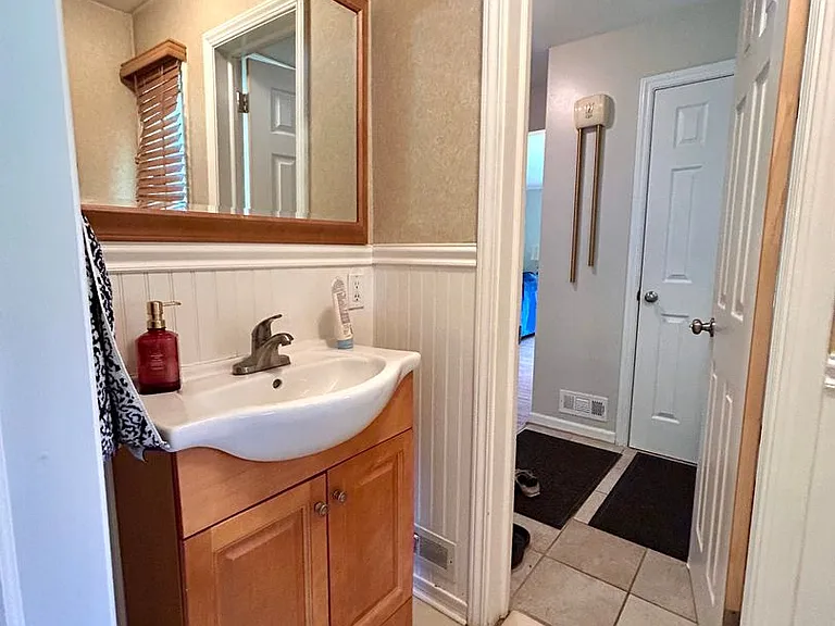 940 Corwin Rd — Photo 25