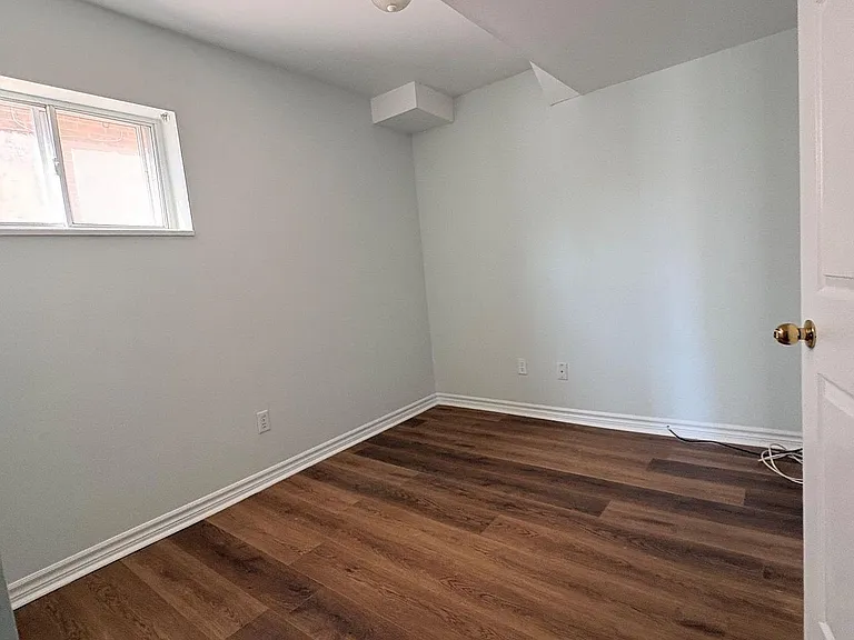 70 Eileen Ave #LOWER — Photo 16