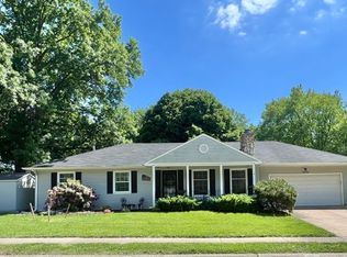 1219 Royal Oaks Dr, Davenport, IA 52806