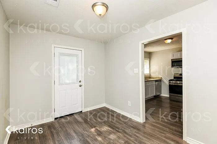 301 NE 32nd St — Photo 4