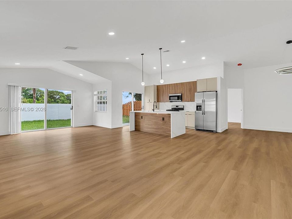 1st image of 16 Gables Blvd