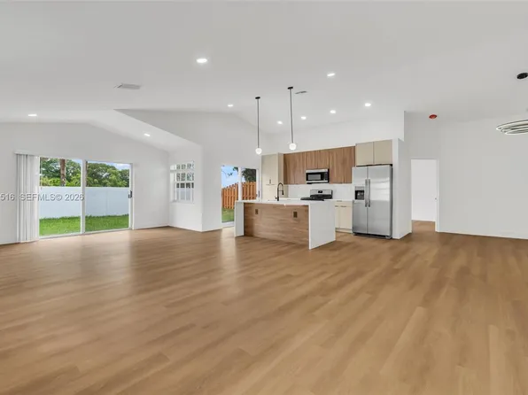 16 Gables Blvd, Weston, FL 33326