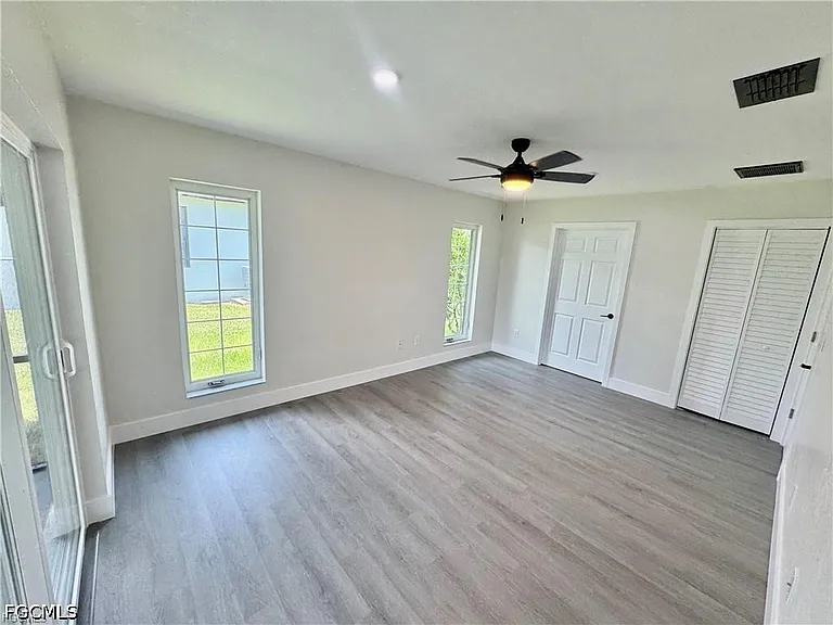 145 SW 28th Ter — Photo 9