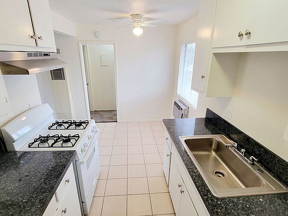 4th image of 4623 Canoga St #K