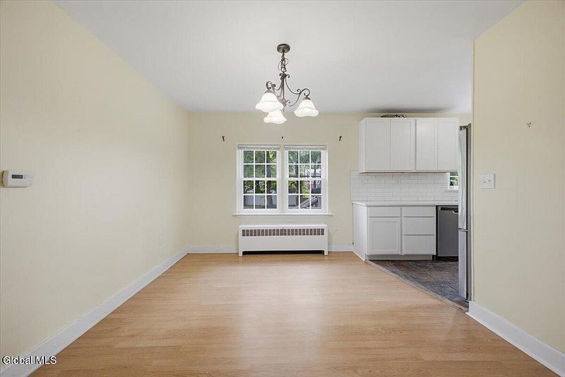 4th image of 182 Roweland Avenue