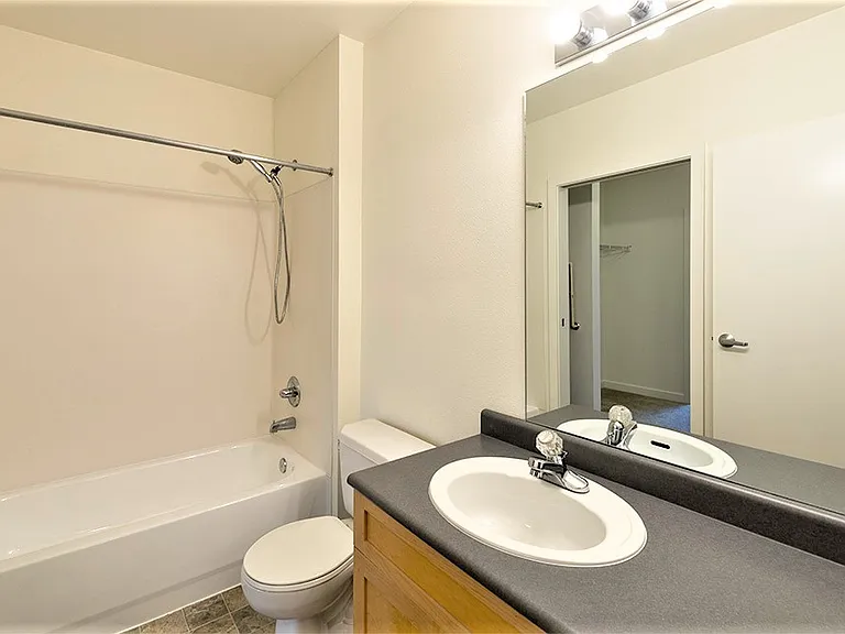 Five 2 Five 1st Ave West — Photo 11