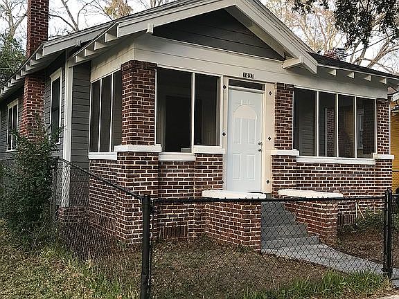 2nd image of 1433 W 8th St