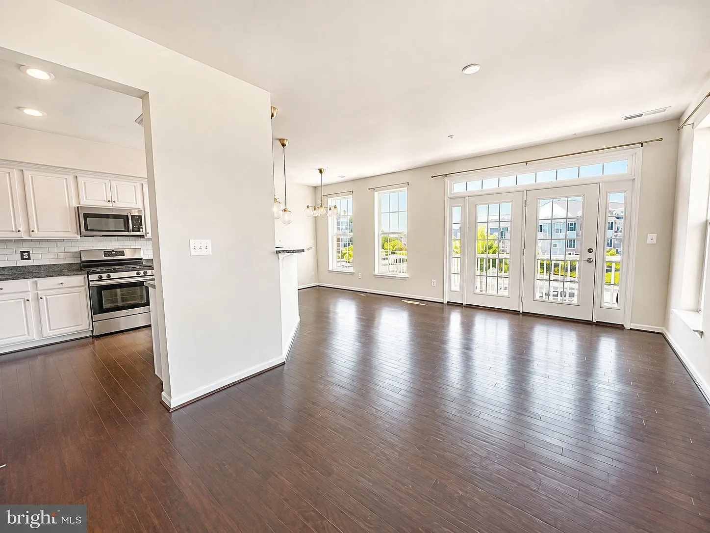3 bed, 1960 sqft, $2,700 — Photo 3