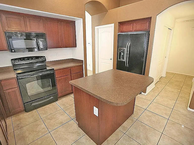 9902 W Melinda Ln — Photo 6