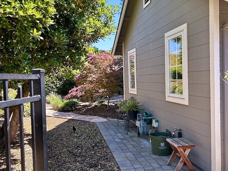 744 Orange Ave — Photo 3