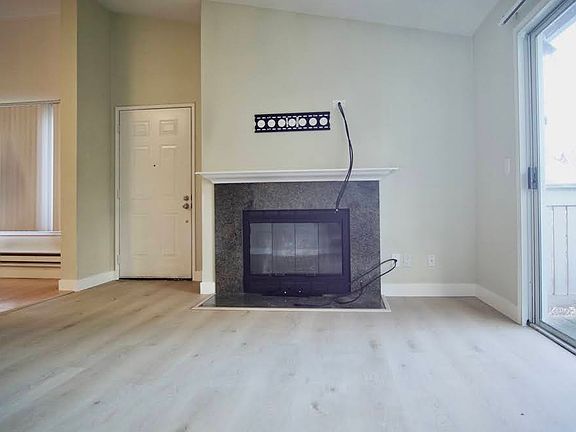 4th image of 2491 Creekside Ct
