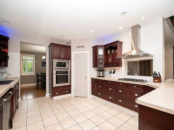 4th image of 100 NW Aspen Dr