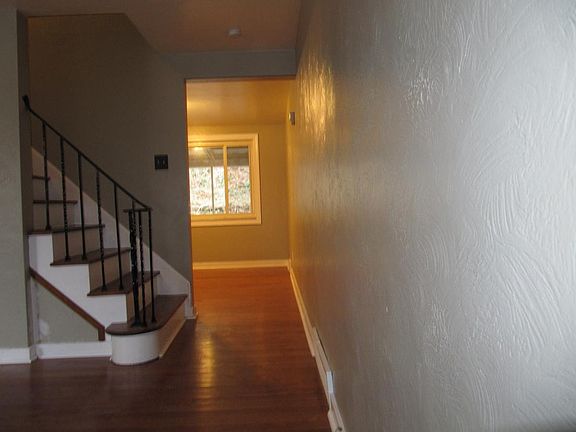 5th image of 653 Mayville Ave