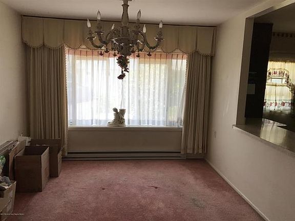 4th image of 1090B Argyll Cir