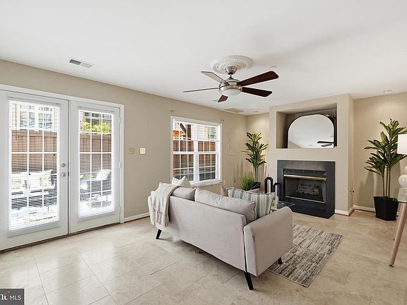 2nd image of 401 Stanton Pl