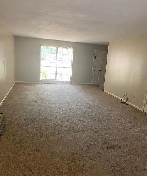 1502 Fairoaks Dr — Photo 2
