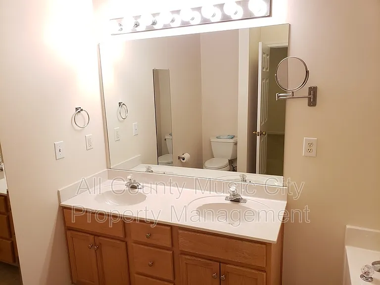 905 Weatherside Ct — Photo 18