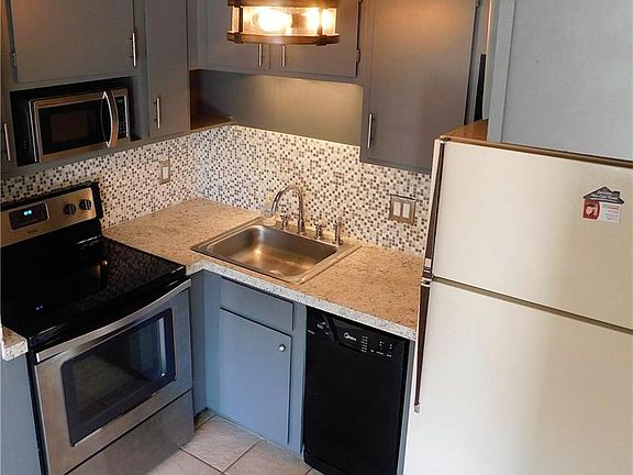 3rd image of 2158 N Garland Ave APT 2