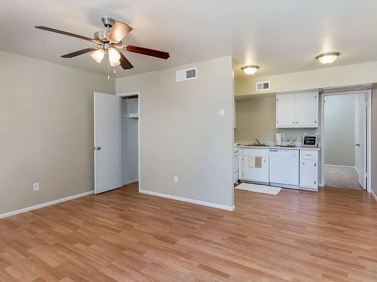 Escondido Apartments — Photo 37