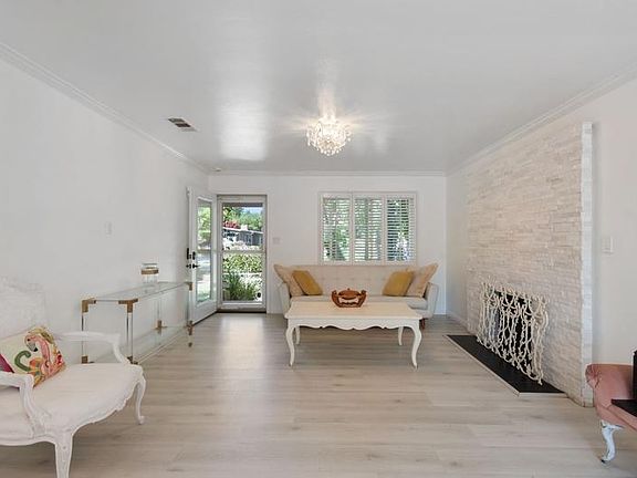 5th image of 2480 Peachtree Ln