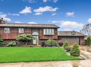 8640 Fulton Pl, Crown Point, IN 46307