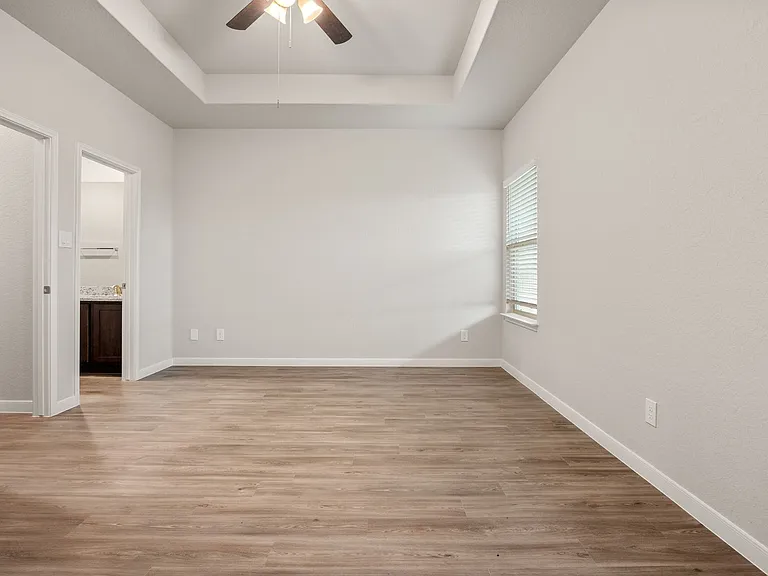 354 Emma Dr — Photo 9