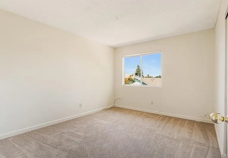 7 Meridian Cir — Photo 17