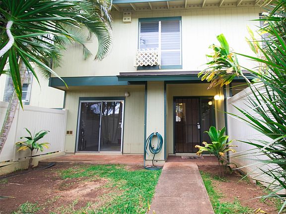 Private and gated front yard.