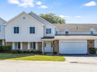 395 Springlake Ln APT C, Aurora, IL 60504