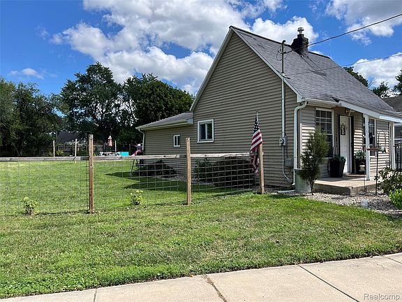 3rd image of 2308 Rheamount Ave