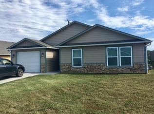 7032 SW Greenview Dr, Topeka, KS 66619