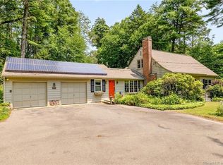 28 Overlook Ter, Simsbury, CT 06070