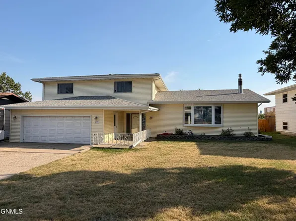 213 10th St, Beulah, ND 58523