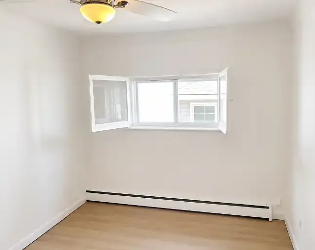 31 Beverley St #1A — Photo 8