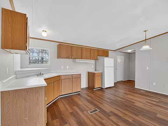 5th image of 49127 Chapman Rd #27