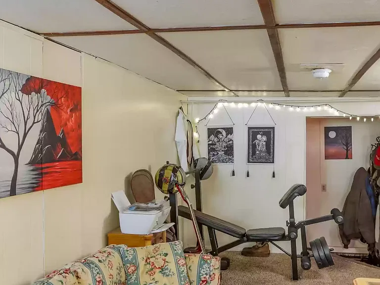 336 Stewart Street - B — Photo 9