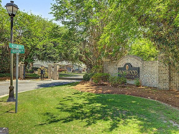 3rd image of 200 Sawgrass Dr