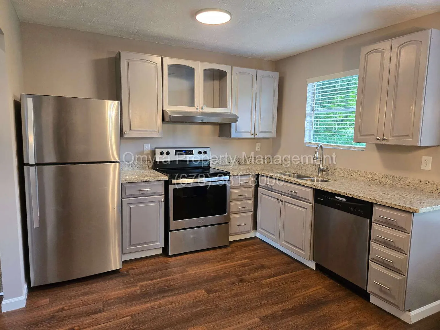 3 bed, 2.0 bath, 1256 sqft, $1,795 — Photo 2