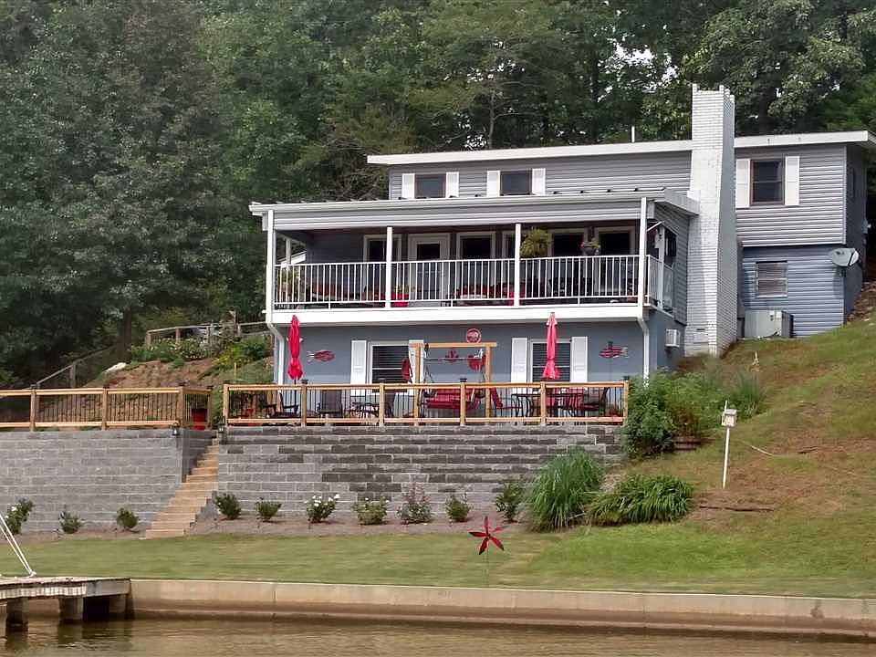 1st image of 525 Blue River Dr