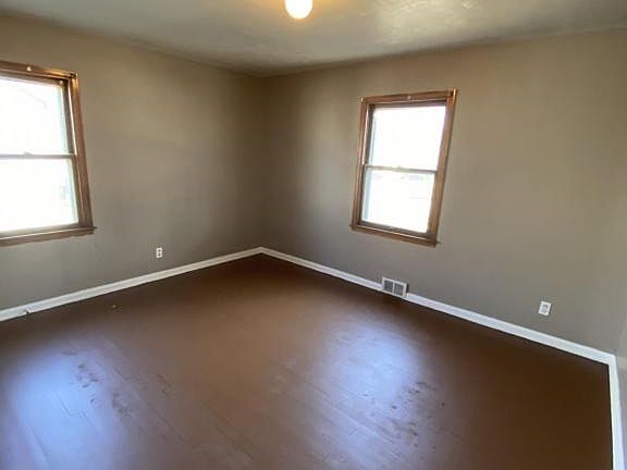 5th image of 836 Marmion Ave
