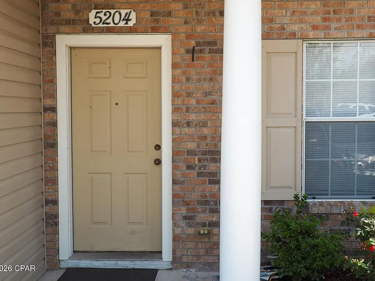 5204 Joshua Ln — Photo 2