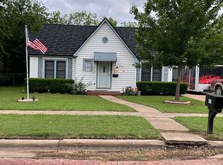 905 W Oak St, Olney, TX 76374