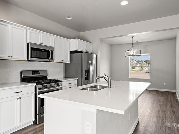 3rd image of 619 N Sevenoaks Ave