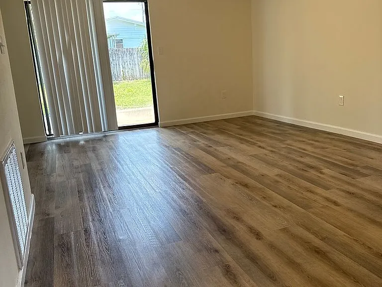503 Virginia St — Photo 4