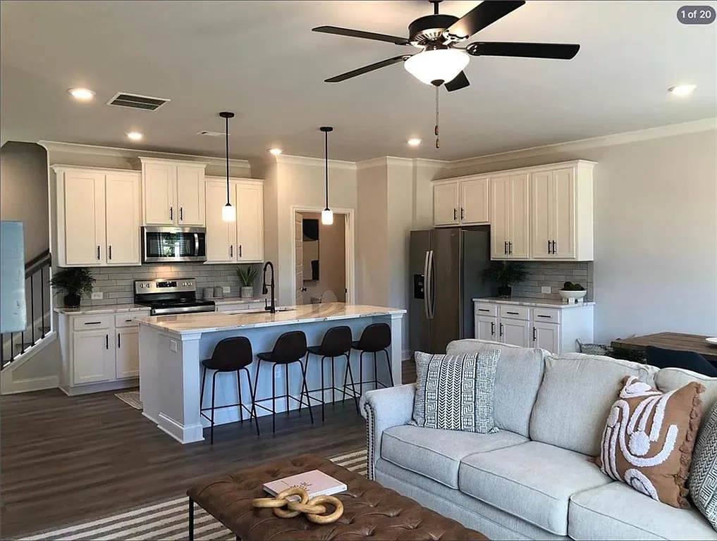 3 bed, 2.5 bath, 1850 sqft, $2,050 — Photo 4